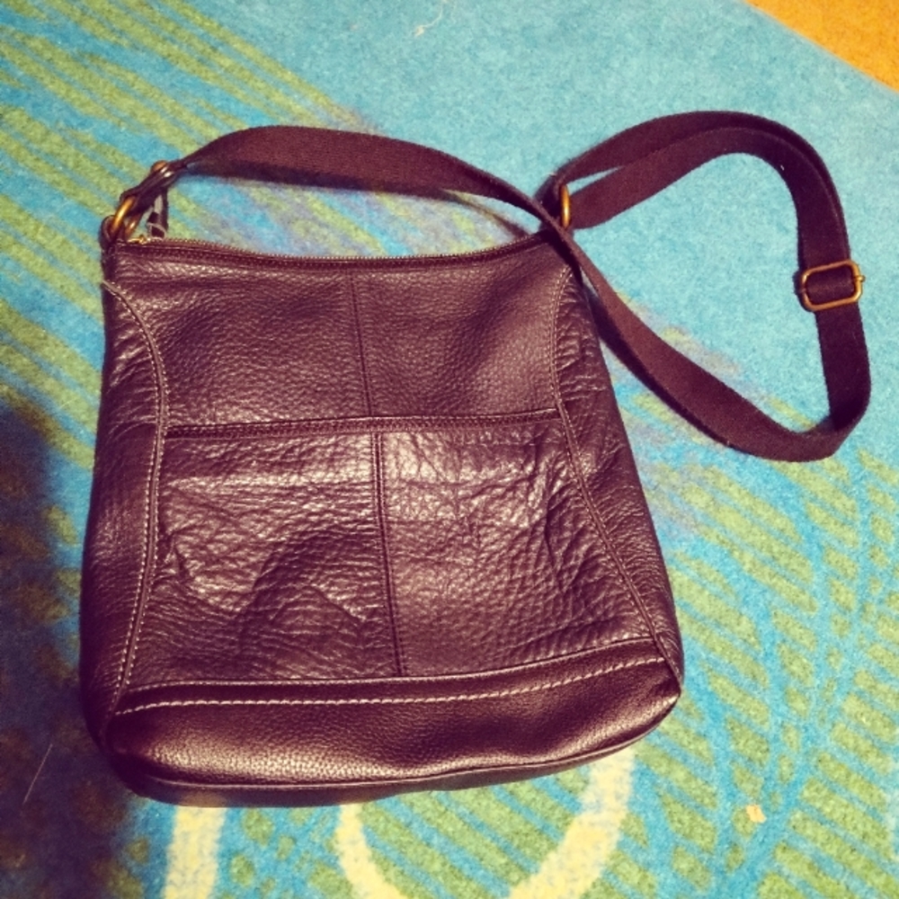 *The Sak* EUC- Women's soft classic black Lucia Leather Cross Body style handbag
